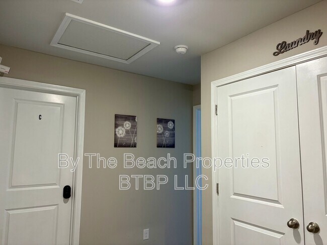 Building Photo - 194 Spencer Cir