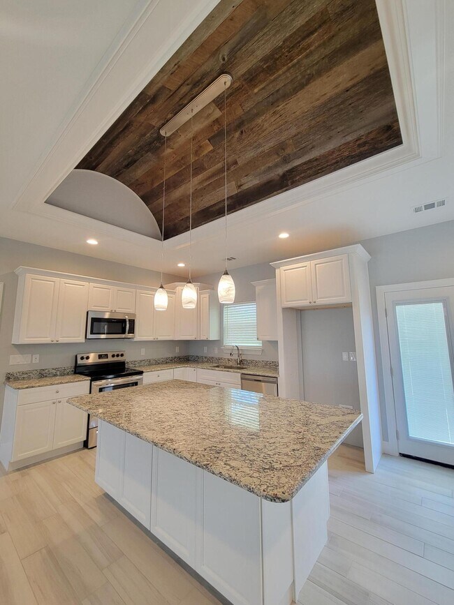 Building Photo - 1628 Ponderosa Dr