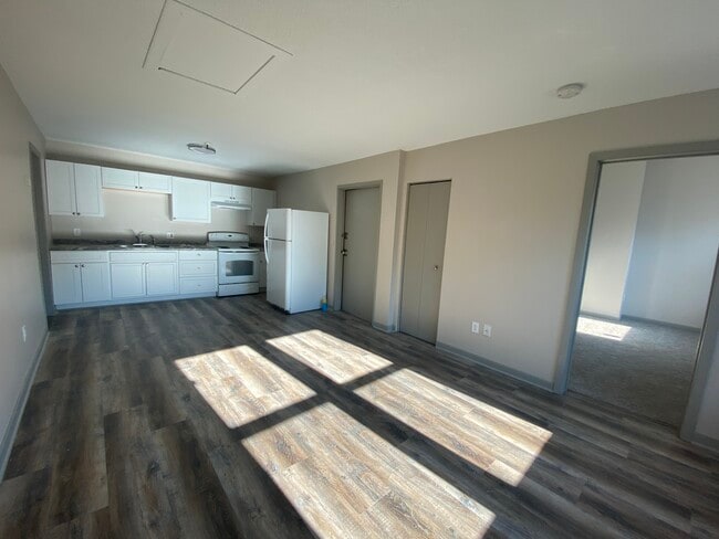 Building Photo - Ten-0-Nine