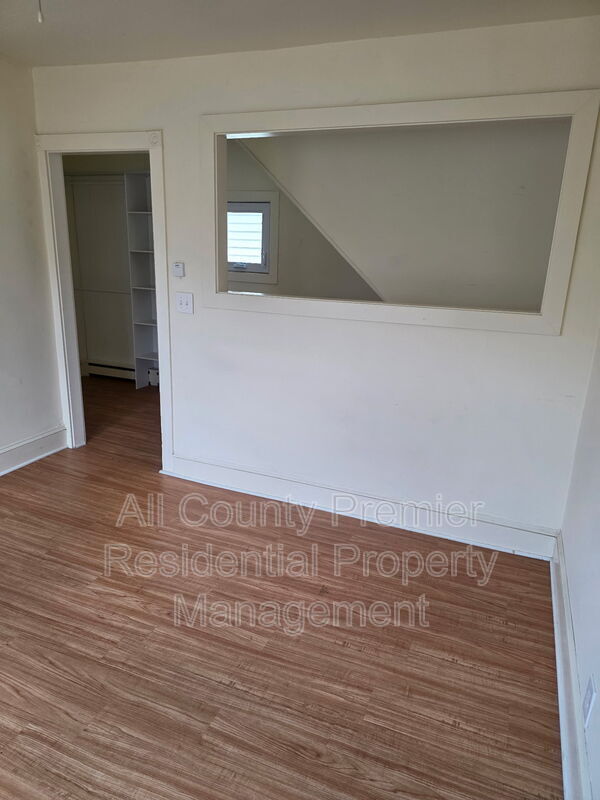 Building Photo - 4 Henshaw Ct