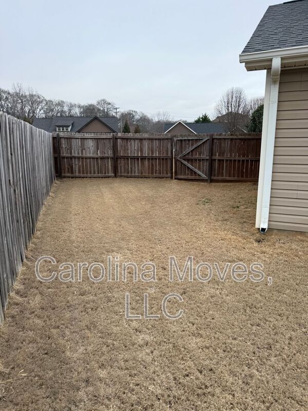 Building Photo - 208 Sleepy River Rd