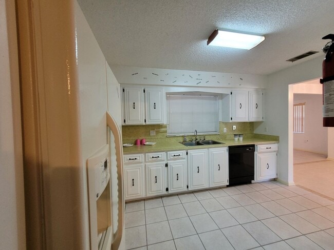 Building Photo - Spacious 2 Bedroom 2 Bath Home!