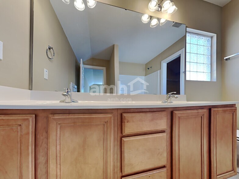 Building Photo - 222 Garden Grove Dr