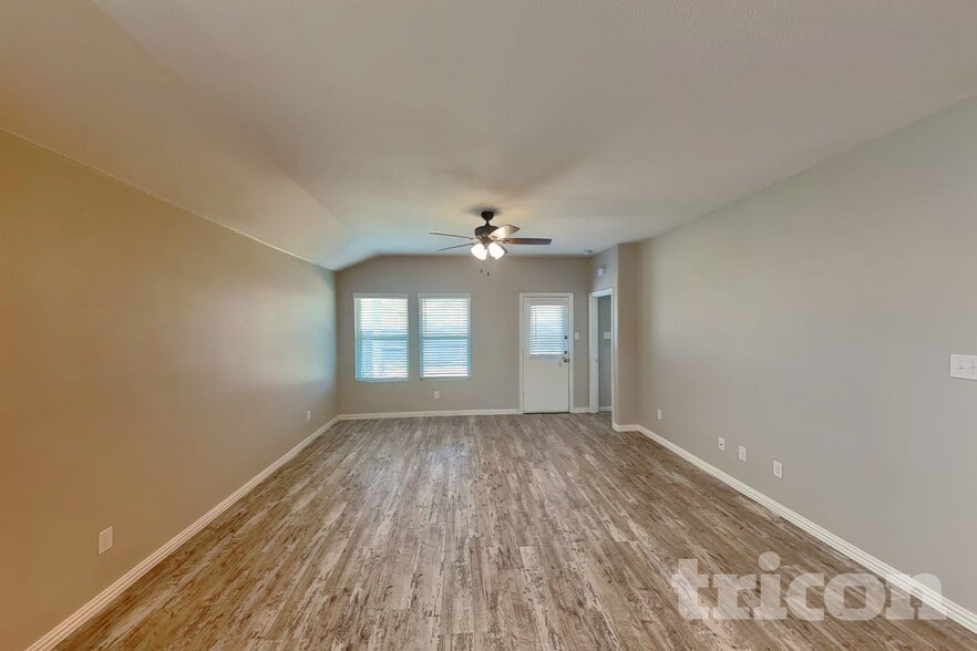 Building Photo - 275 Sunshine Ln