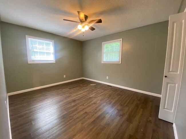 Building Photo - 3 Bedroom 1 Bathroom Home in Johnson City, TN