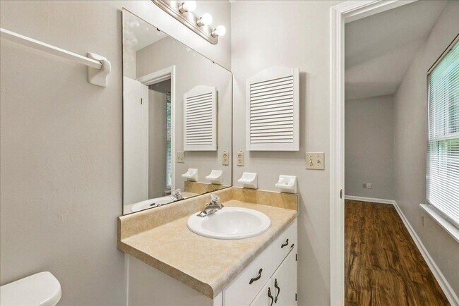Building Photo - 3232 Riddle Dr