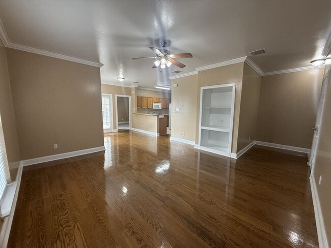 Building Photo - 2/2 Penny Lane Condo with washer/dryer