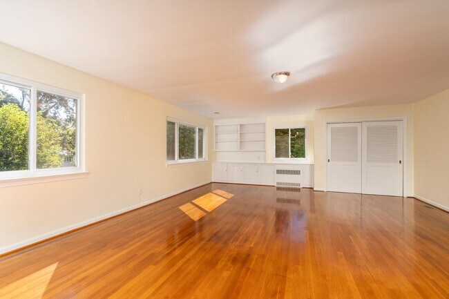 Building Photo - 6221 Walhonding Rd