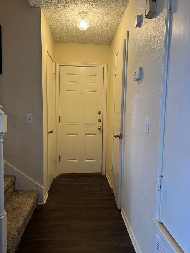 Building Photo - Welcome home to 10022 Windburn Trail!