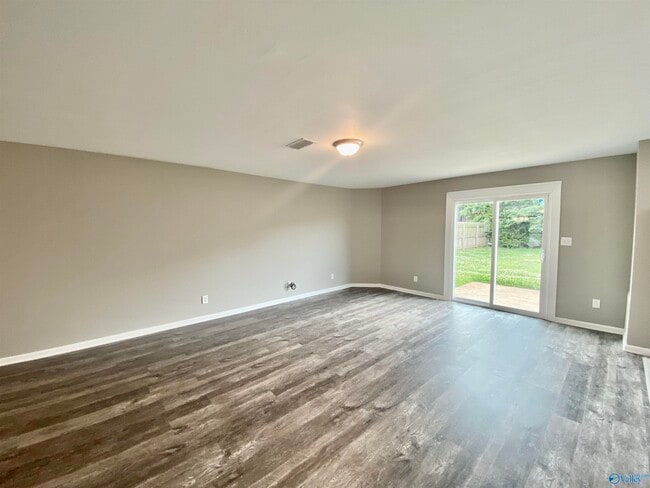 Building Photo - 3129 Lakeland Dr SW