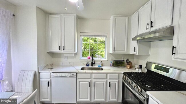 Building Photo - 12020 Amber Ridge Cir