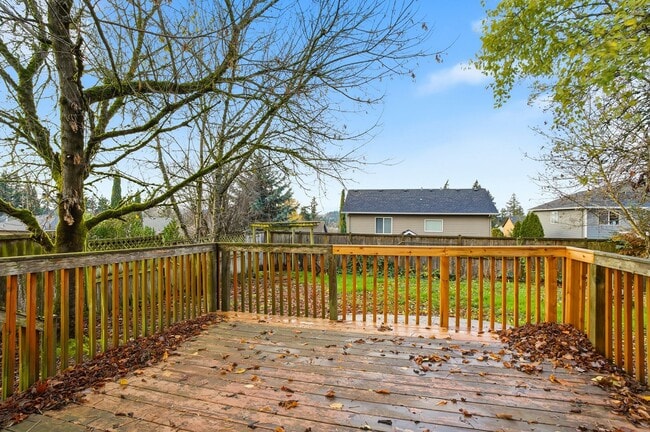 Building Photo - 10931 SE Henderson Dr