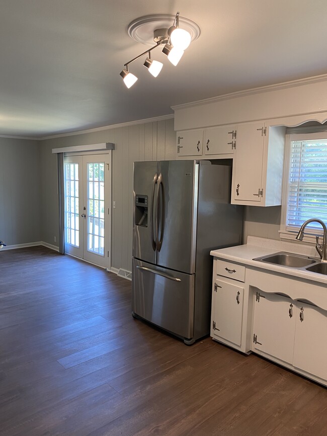 Kitchen to dining room view of open concept - 504 Luther Rd