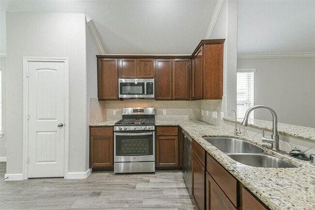 Building Photo - 13706 Drakeford Ct