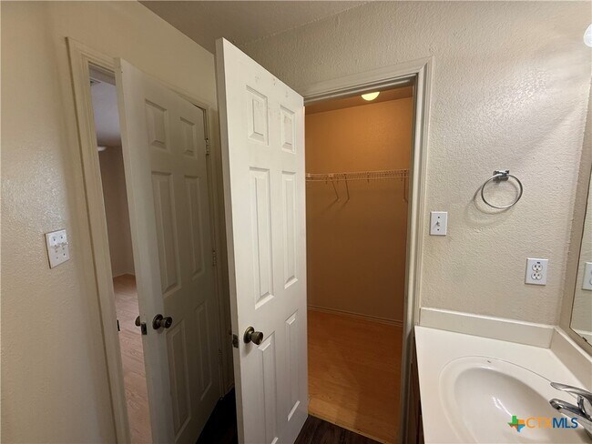 Building Photo - 851 Sagewood Trail