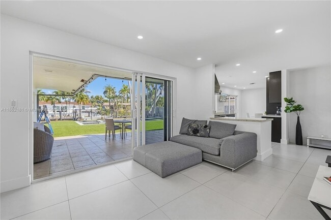 Building Photo - 1709 SW 5th Pl