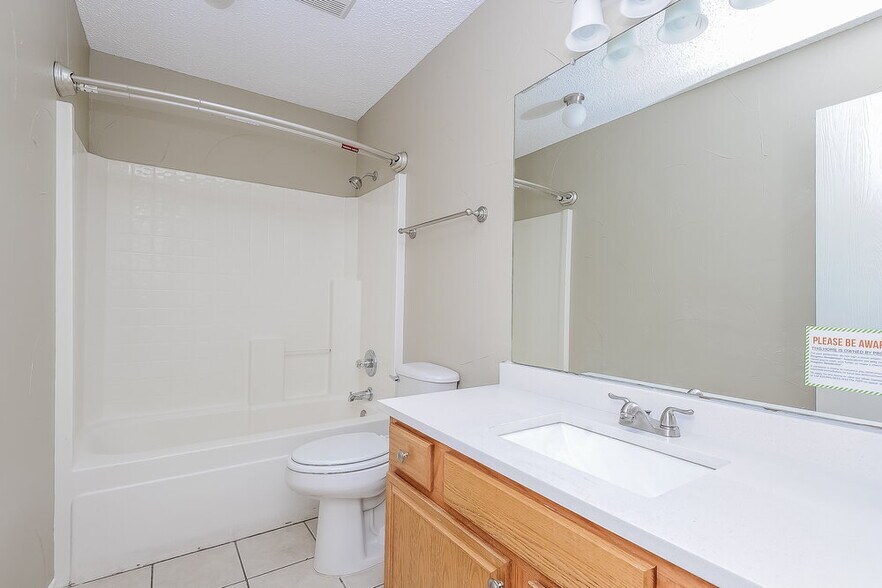 Building Photo - 2363 Kelton St