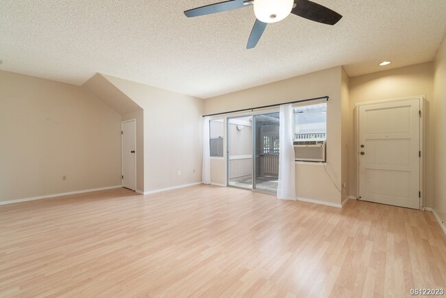 Building Photo - 2 Bd 1 bath 2 Pkg - Mililani Mauka - 95-10...