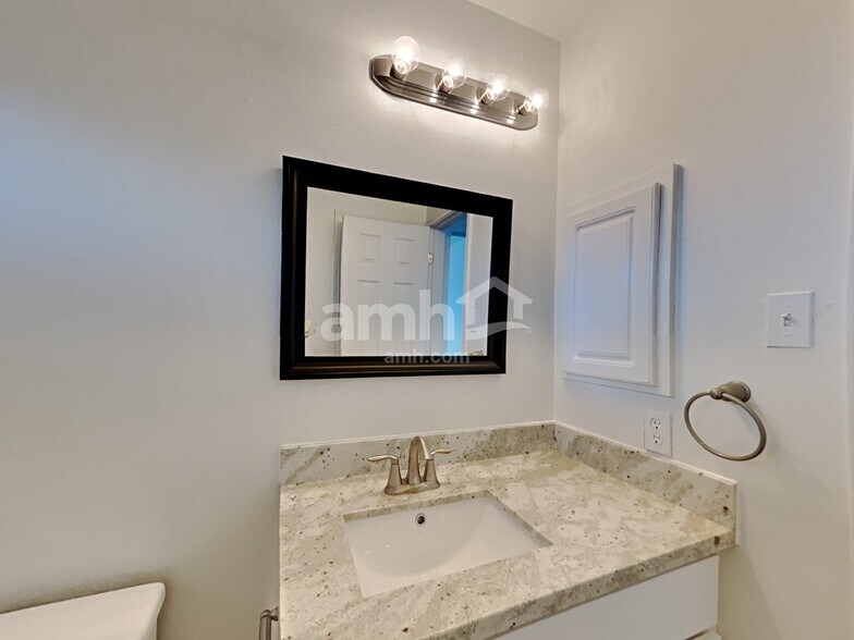 Building Photo - 2602 Port Carissa Dr