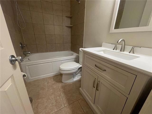 Building Photo - 6573 Center St