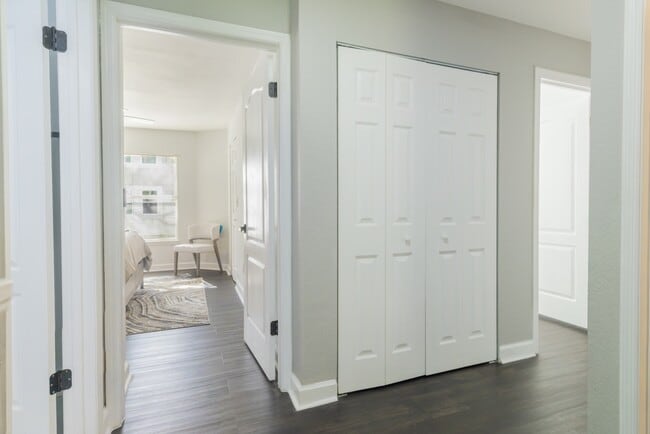 Building Photo - 708 Promenade Pl