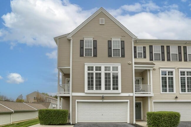 Building Photo - 3030 Meridian Cmns