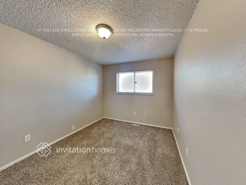 Building Photo - 11269 E Center Ave