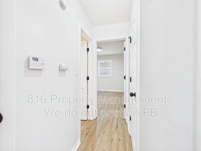 Building Photo - 100 S Oxford Ave