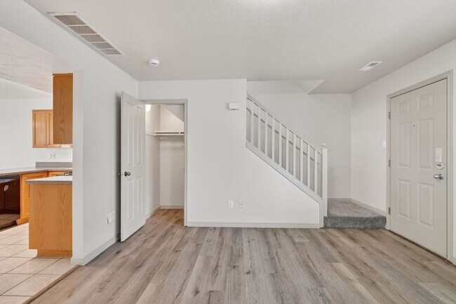 Building Photo - Must-See Apartment in Pheasant Ridge  Pocatello!