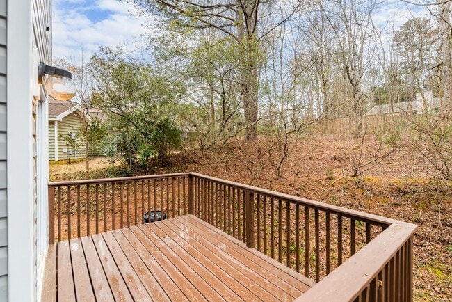 Building Photo - Available 6/9! Fabulous Home in Fantastic Location