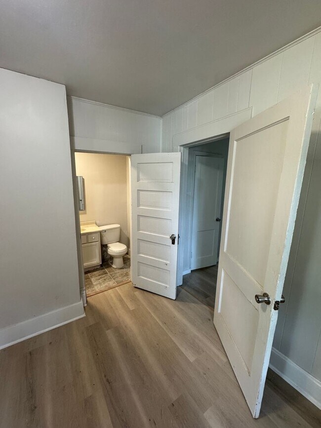 Building Photo - LEASING