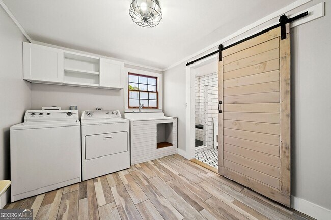 Building Photo - 497 Old Hwy 85