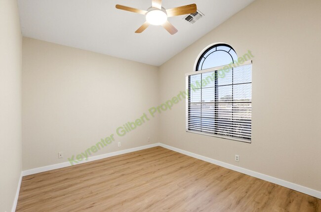 Building Photo - Charming Gilbert Home with Spacious Living & Prime Location