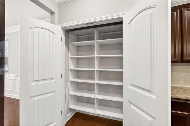 Building Photo - 4930 Alexandria Ave