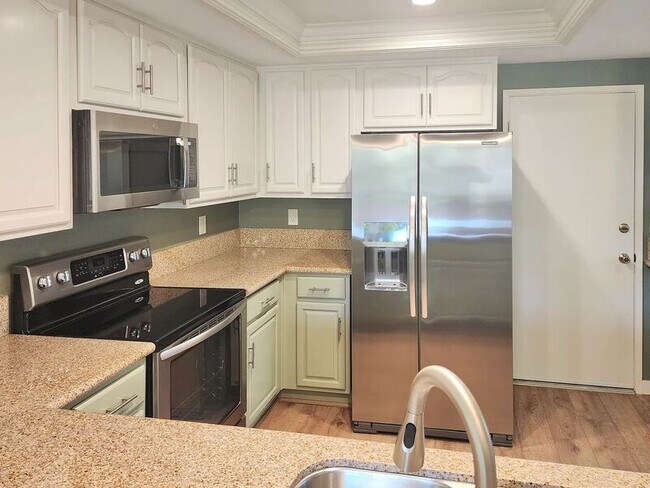 Building Photo - 8396 Sunbeam Cir