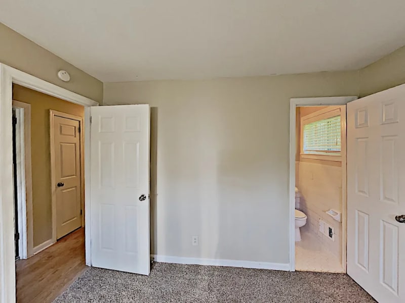Building Photo - 728 Birchwood Ln SW