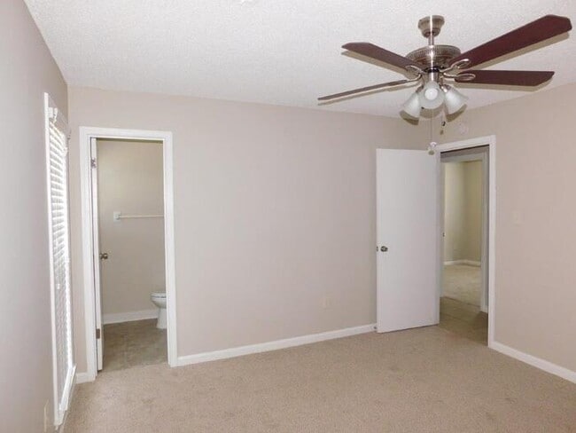 Building Photo - 3367 Kenie Ave