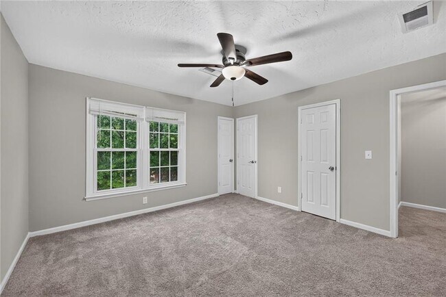 Building Photo - 226 High Creek Dr