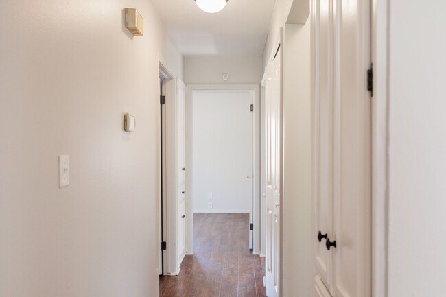 Building Photo - 10517 N McKinley Ave