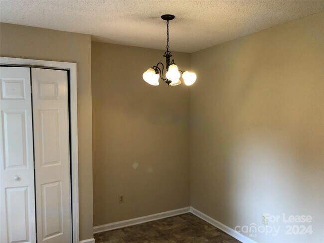 Building Photo - 703 Battleground Rd