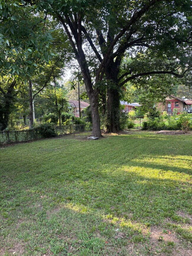 Building Photo - "3-Bedroom Gem on East Frank Avenue"