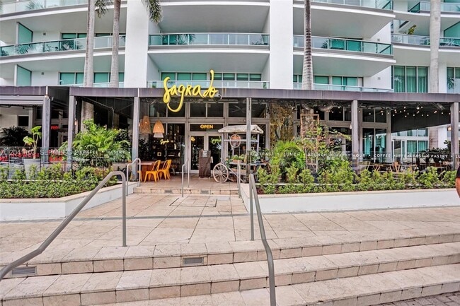 Building Photo - 900 Biscayne Blvd