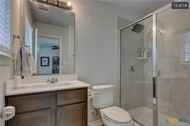 Building Photo - Beautiful and Convenient! 3 bed 2 1/2 bath...