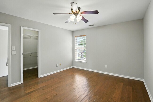 Building Photo - 2 Bedroom Townhome in Pineville!