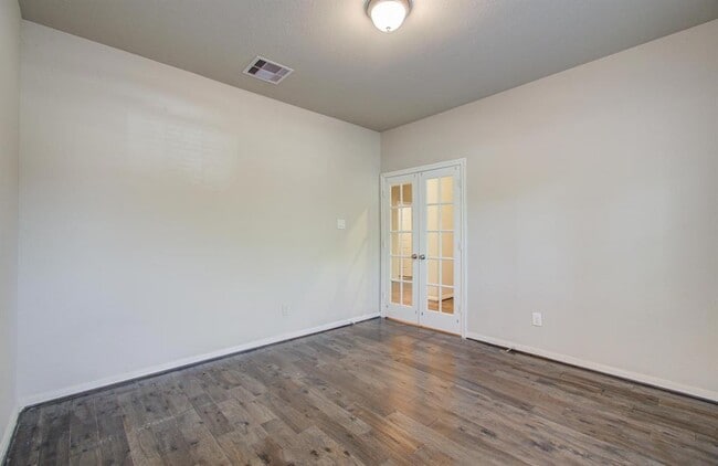 Building Photo - 15618 Whispering Green Dr