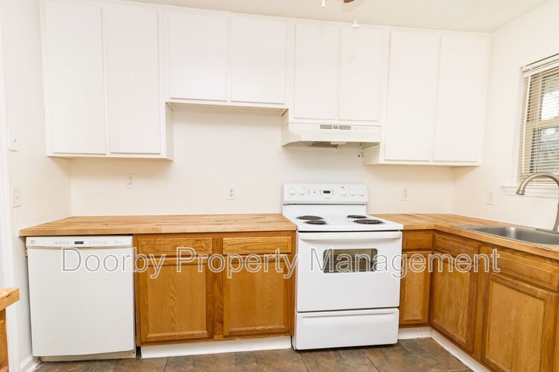 Building Photo - 1809 N Hawthorne St