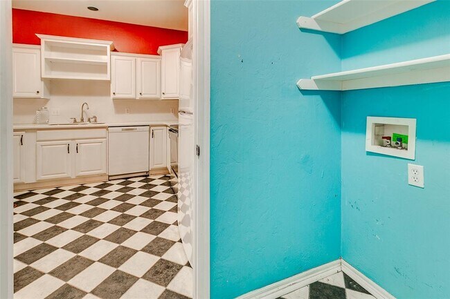 Building Photo - 6005 SE 70th St