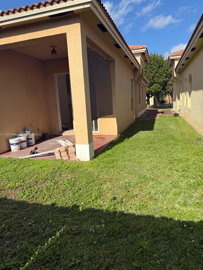 Building Photo - 2221 NE 37th Terrace