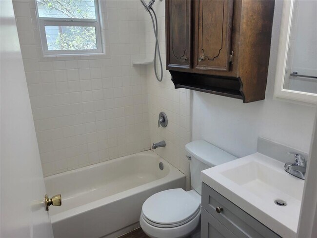 Building Photo - 205 2nd Ave