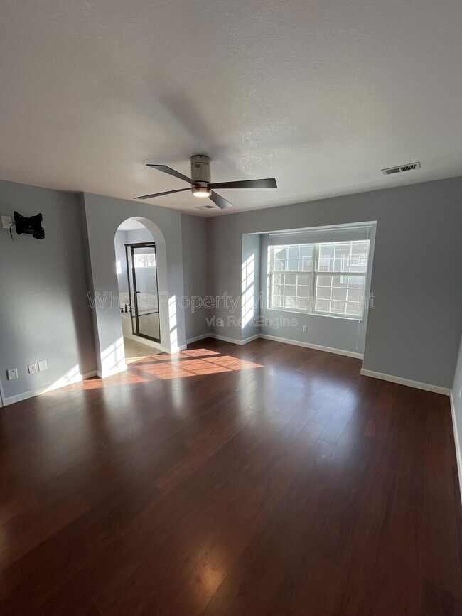 Building Photo - 2737 W Greens Dr